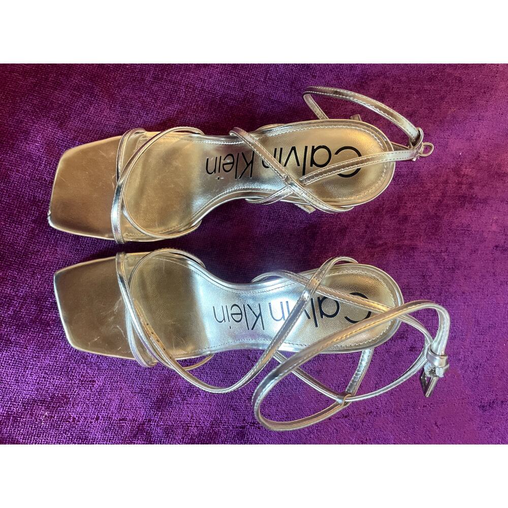CALVIN KLEIN Tegin Square Toe Metallic Strappy Sandals Shoes Ankle Wrap Size 8 - Picture 3 of 9